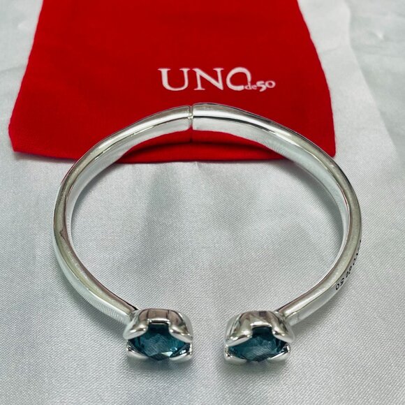 Uno de 50 AURA BLUE Blue Crystal Silver Plated Cuff Bracelet Size Medium - Picture 2 of 5